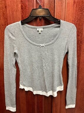 ELF Gray Ribbed Long-Sleeve Scoop Neck Top with White Trim